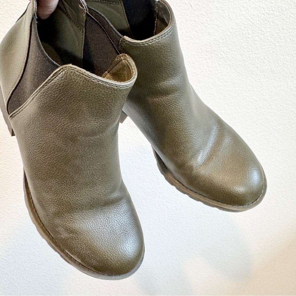 X Appeal Chunky Lug Sole Chelsea Ankle Boots Olive Green Size 8 Utility Army - Picture 3 of 11